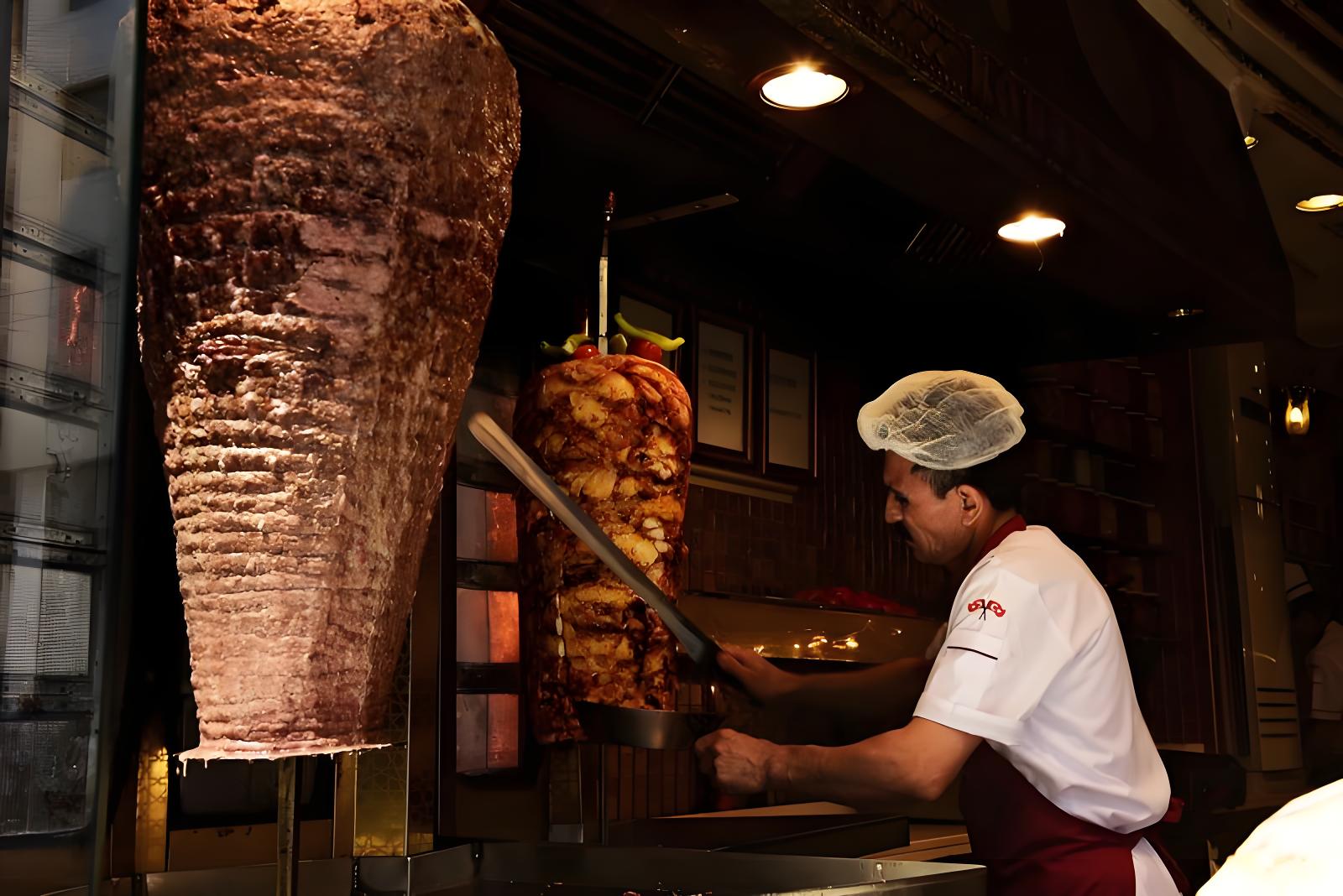 Doner Kebab turcesc: integrarea bucătăriei tradiționale și a tehnologiei moderne